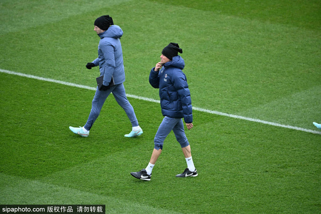 巴黎圣日耳曼更衣室风波！杜埃遭队友集体质疑，恩里克该如何力挽狂澜？